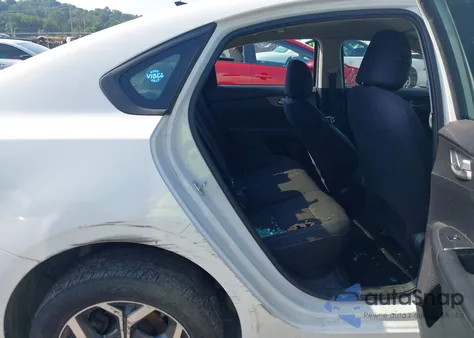 2021 Kia Forte Lxs из США, поврежденный, VIN 3KPF24AD0ME276057